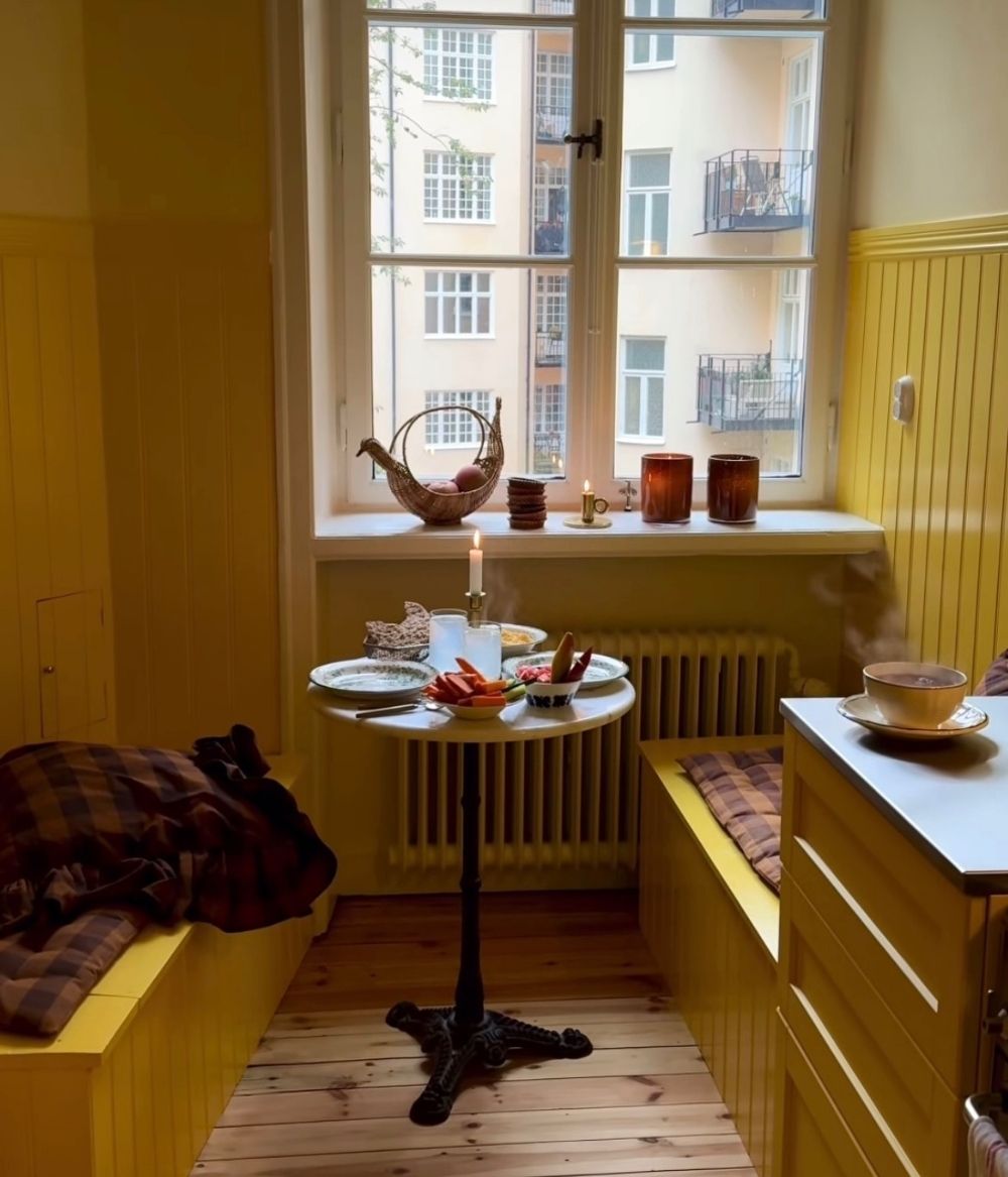 Frill cushion cover brown