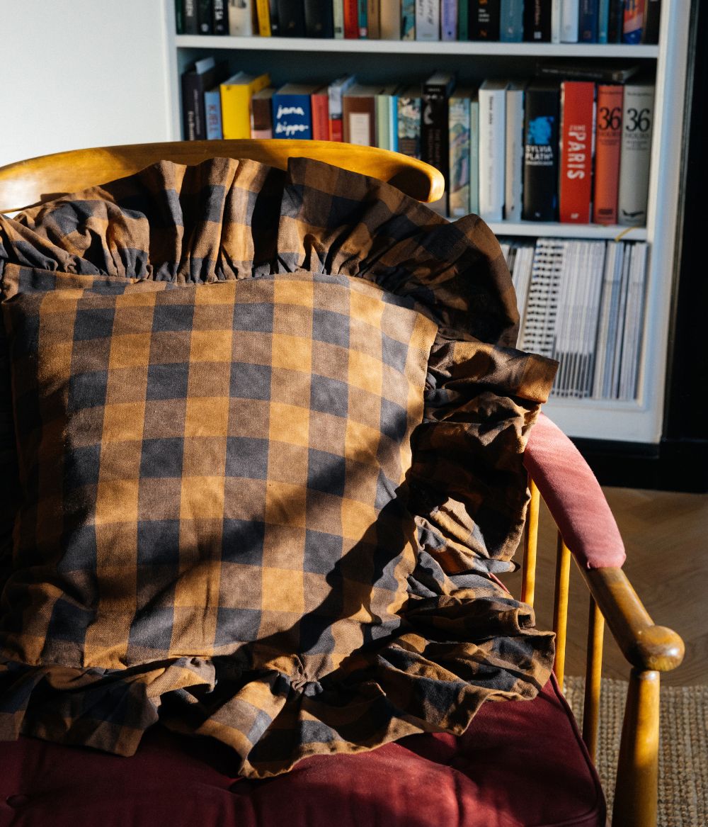 Frill cushion cover brown