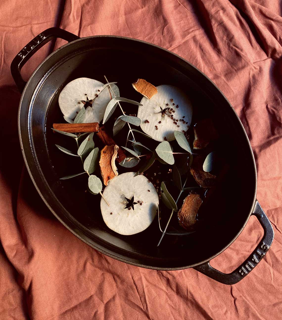 https://midnatthome.com/wp-content/uploads/2021/04/Simmer-pot-with-Apple-Bitter-orange-Eucalyptus-Cardamom-seeds-Cinnamon-Orange-flower-water.jpg