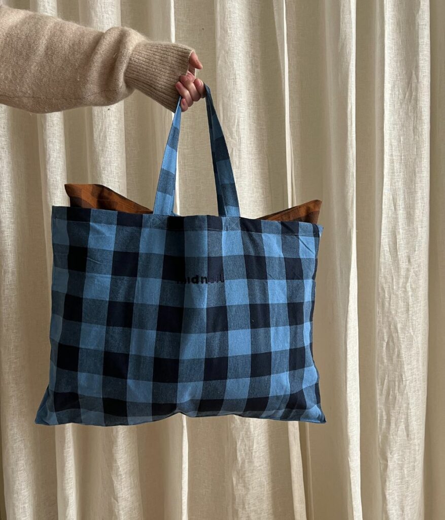 Blue checked tote bag in recycled cotton