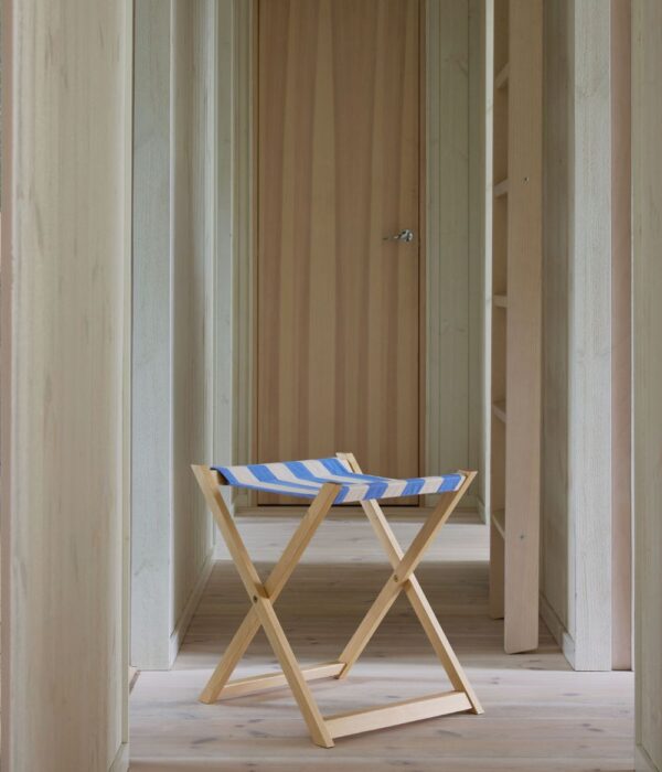 Folding stool +1 (Pre-order)