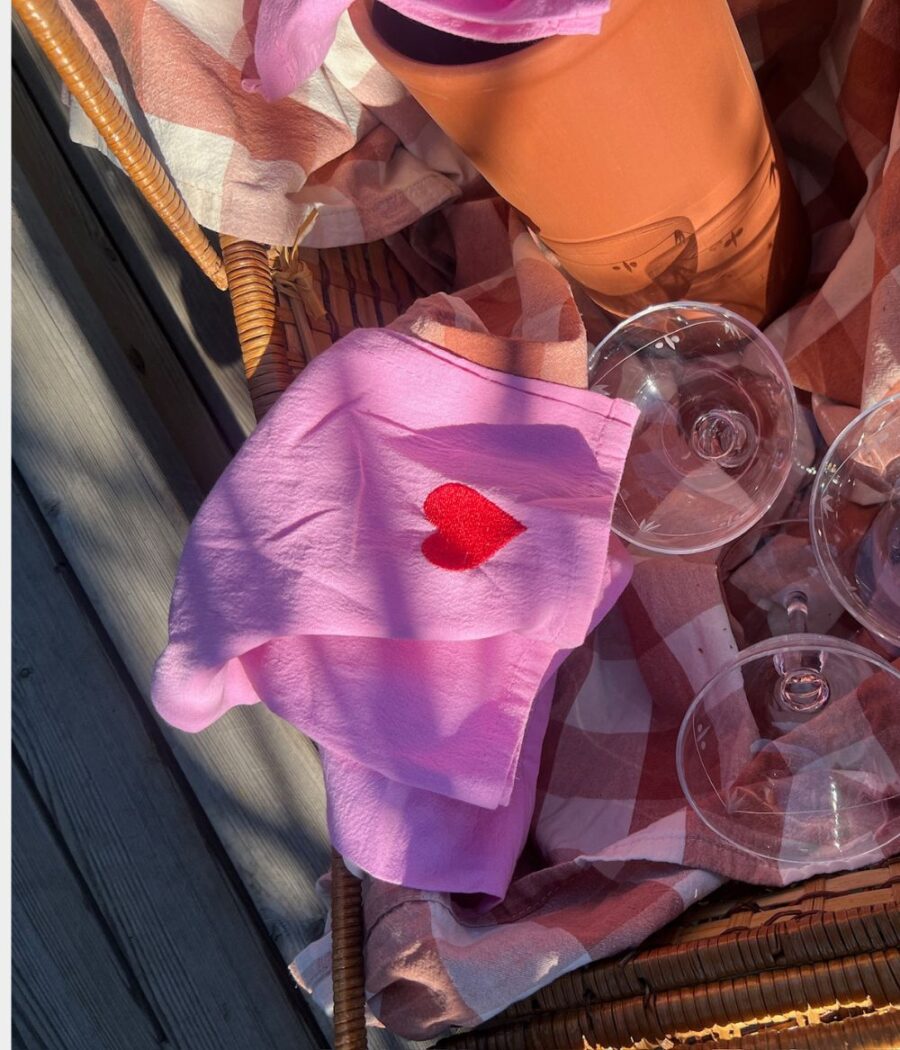 Napkin 4 pcs Pink Hearts (Pre-order) - Image 3
