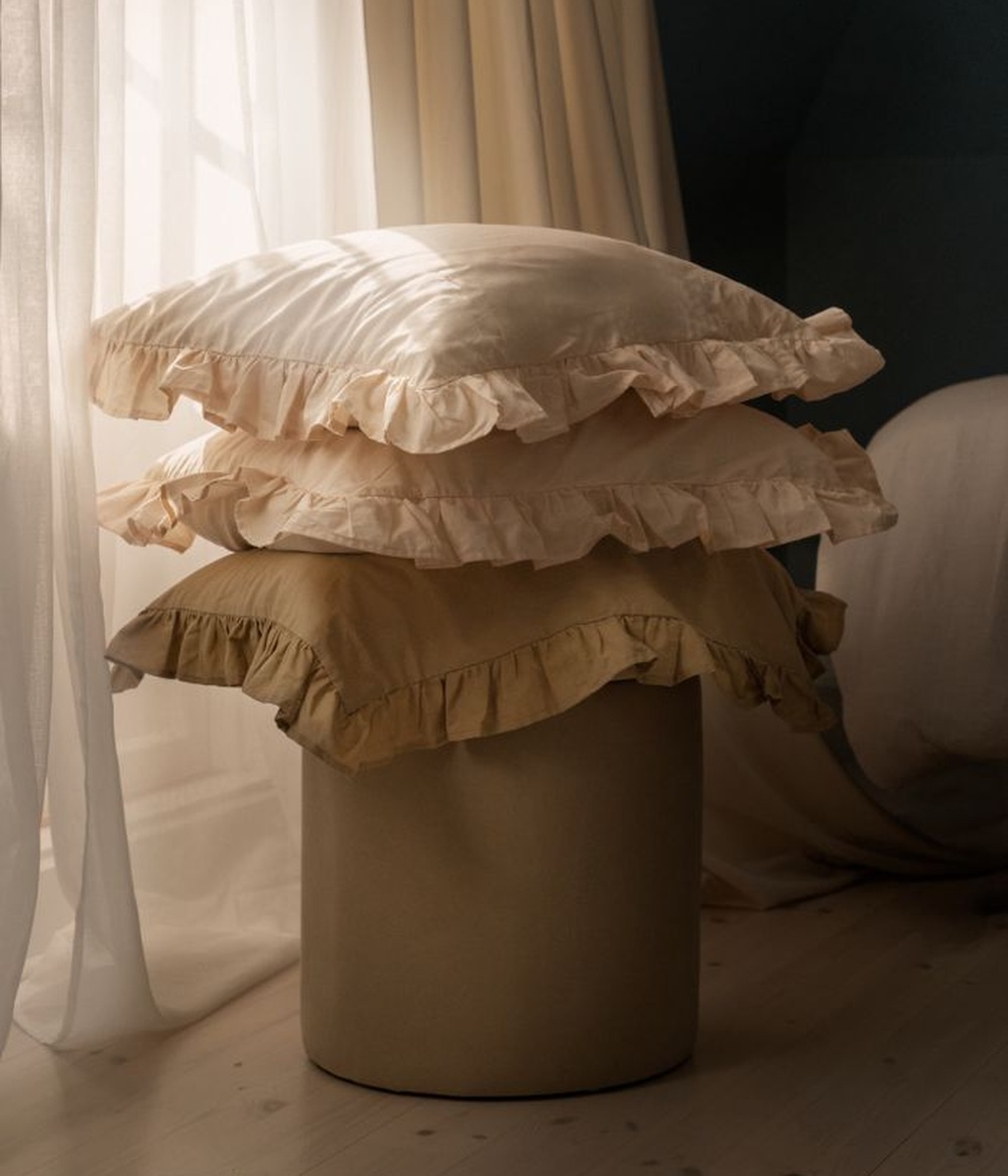 Midnatt frill pillow cover Sorbetto Bosco